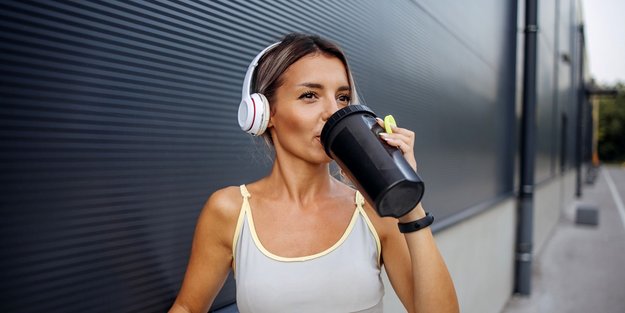 EAAs im Test: Wir haben 7 beliebte Produkte ausprobiert