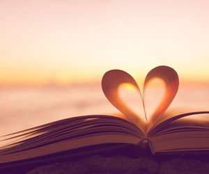 5 Merkmale, die alle Fans von Liebesromanen teilen!