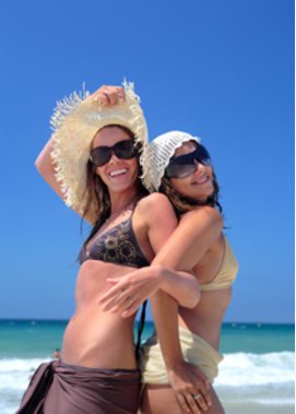 Freundinnen am Strand Freundinnen am Strand