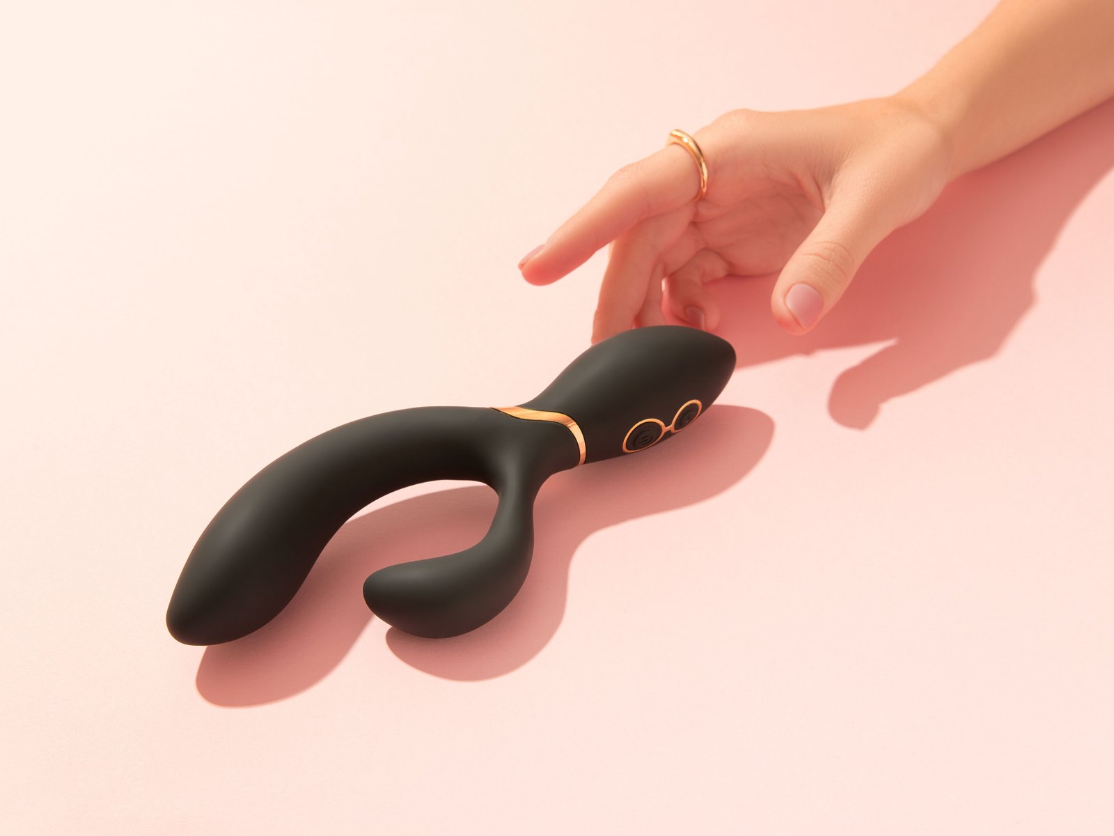Jetzt im Angebot: Diese wasserdichten Vibratoren von Amorelie kannst du mit  in die Dusche nehmen