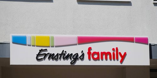 Alle sind von dieser sommerlichen Hip Bag mit Leo-Look von Ernsting's family begeistert