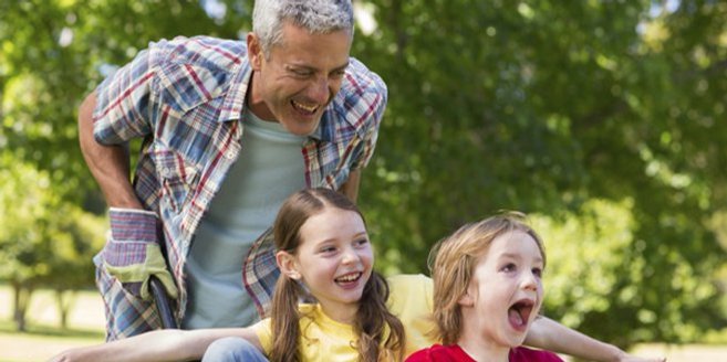 Alleiniges Sorgerecht: Vater mit Kindern Alleiniges Sorgerecht: Vater mit Kindern