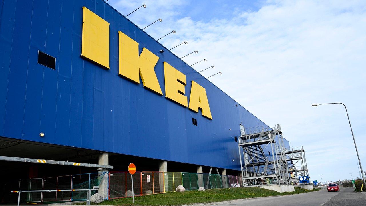 Ikea hat jetzt einen tollen Couchtisch auf Lager, der sich perfekt für draußen eignet.