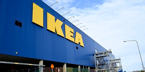 Stauraum trifft Eleganz: Der beigefarbene Couchtisch von Ikea erobert die Herzen