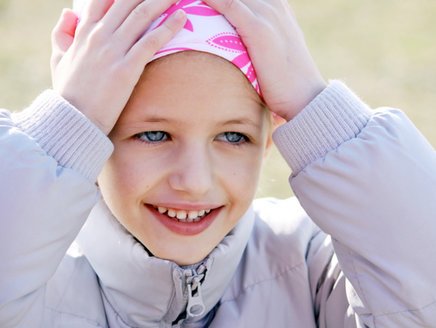 An Morbus Hodgkin erkranktes Mädchen nach Chemotherapie