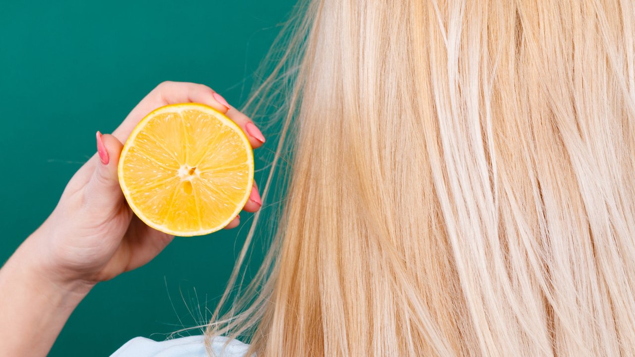 Haare aufhellen mit Zitrone