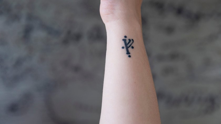 Herr der Ringe Tattoo elbisches Symbol