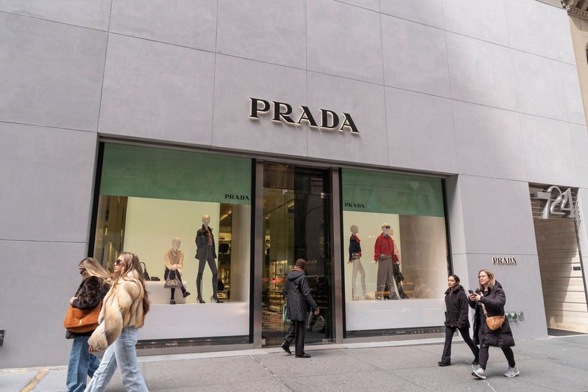 NY: Prada buys Versace View of the Prada store on Fifth Avenue in New York as Prada announced a $1.38 billion deal to buy smaller rival Versace from Capri Holdings New York New York United States Copyright: LevxRadin