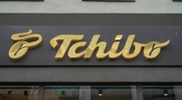 Leseratten aufgepasst: In diesem Sessel mit Hocker von Tchibo machst du es dir richtig bequem