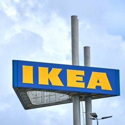 Schlicht, aber praktisch: Schnapp dir das 2 Euro Gewürzregal von Ikea
