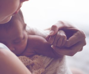 Frauen zeigen überwältigende Fotos von der Geburt