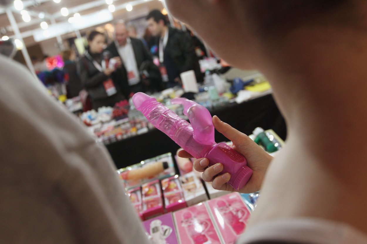 Rabbit- oder Butterfly-Vibratoren haben ihren Namen von dem zusätzlichen Aufsatz für die Klitorisstimulation. Rabbit- oder Butterfly-Vibratoren haben ihren Namen von dem zusätzlichen Aufsatz für die Klitorisstimulation.