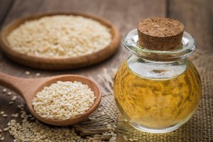 Sesam lässt sich gut mit anderen eisenreichen Lebensmitteln kombinieren Sesam lässt sich gut mit anderen eisenreichen Lebensmitteln kombinieren