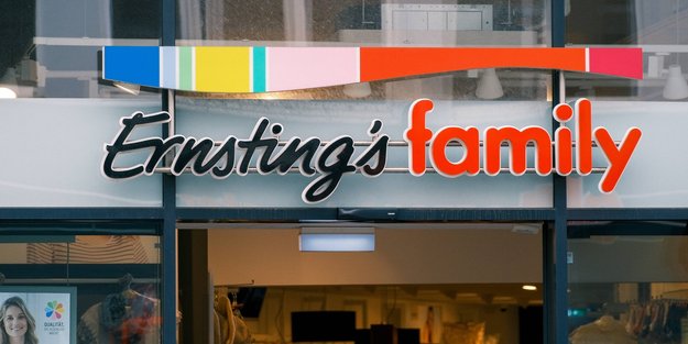 Stylischer Hingucker: Die Tischlampe mit Rattan bei Ernsting's family