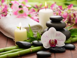 Mit indirekten Lichtern und schönen Accessoires fließt die sexuelle Energie. Mit indirekten Lichtern und schönen Accessoires fließt die sexuelle Energie.