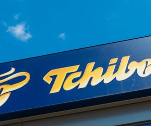 Der Shopper in Bastoptik von Tchibo bringt Sommer-Vibes in dein Outfit