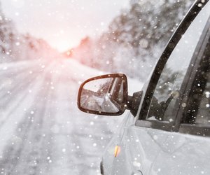 Diese 6 Dinge solltest du in der kalten Jahreszeit im Auto haben