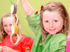 Basteln macht Kindergartenkindern Spaß. Basteln macht Kindergartenkindern Spaß.