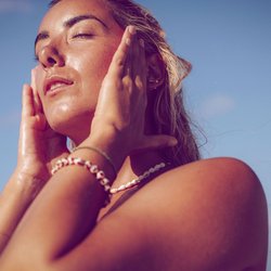 Dieses neue Face Mist aus der Drogerie sorgt im Sommer für Wow-Haut (und ist für jeden verträglich!)
