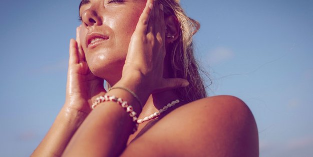 Dieses neue Face Mist aus der Drogerie sorgt im Sommer für Wow-Haut (und ist für jeden verträglich!)