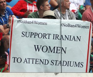 Frauen dürfen im Iran das erste Mal ins Fußballstadion