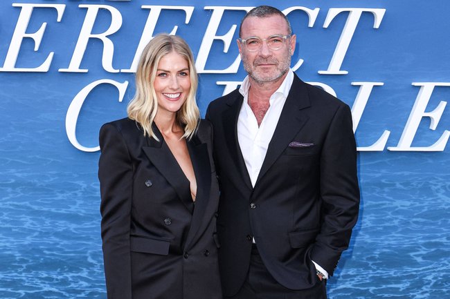 Liev Schreiber und Taylor Neisen bei der Ankunft zur Premiere von „Ein neuer Sommer“ im Egyptian Theatre Hollywood.