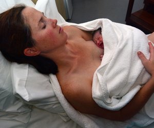 So sieht ein Babybauch nach der Geburt aus