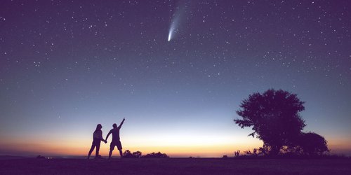 5 Orte in Europa, an denen du den Sternschnuppen-Regen jetzt besonders gut beobachten kannst (sie sind bequem mit dem Zug erreichbar)