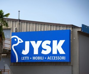 Diese Duftkerze von Jysk für 1 Euro bringt sofort Gemütlichkeit in dein Zuhause