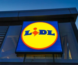 Wenig Platz im Urlaubsgepäck? Dann ist diese Strandmatte von Lidl ein Muss!