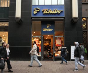 Winterliche Wohlfühlmomente: Diese Decke von Tchibo macht's erst richtig gemütlich