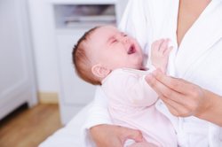 Baby, 1 Monat, schreit Baby, 1 Monat, schreit