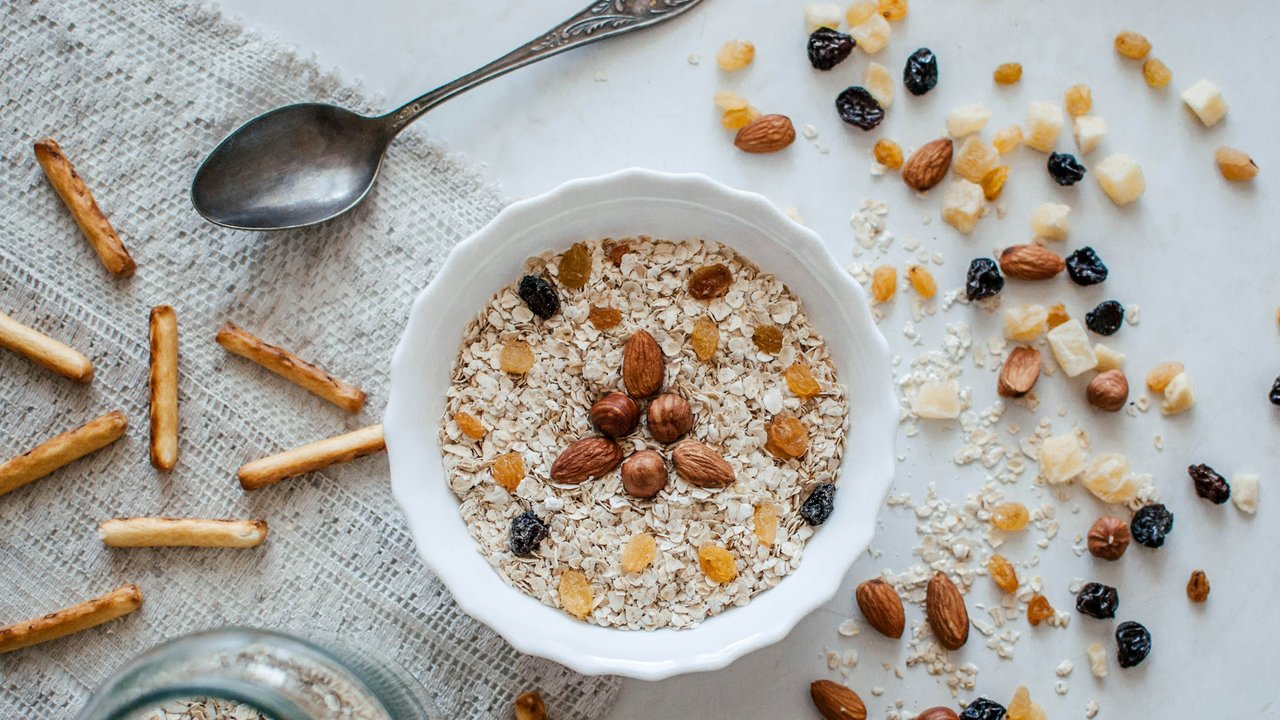 Eine magenschonende Ernährung hilft bei Gastritis.