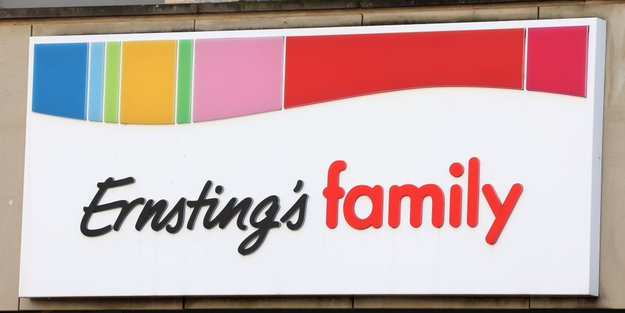 Verspielte Deko: Die Teller in Erdbeer-Form von Ernsting's family bringen den Sommer zu dir