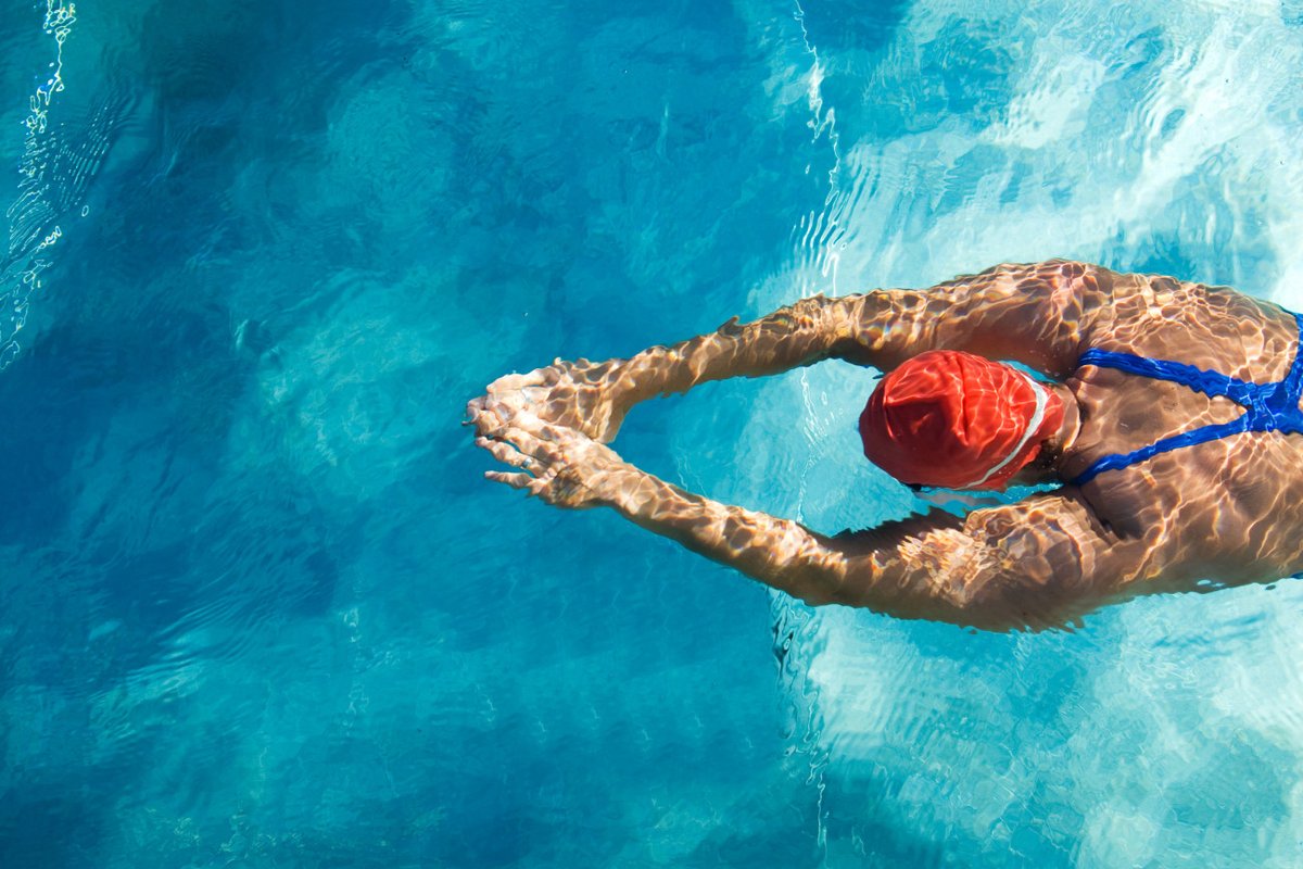 Schwimmen im Meer, um Gewicht zu verlieren