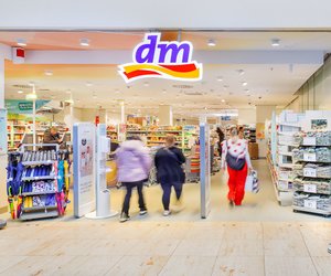 Frischer Teint gefällig? Dieses beliebte dm-Serum glättet kleine Fältchen