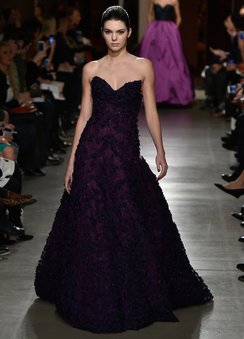 Kendall Jenner läuft bei der NYFW Kendall Jenner läuft bei der NYFW