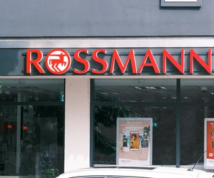 Muffiger Duft im Schrank? Bei Rossmann gibt es diese Duftsäckchen für keine 3 Euro