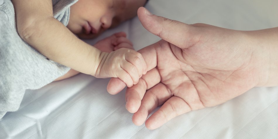 Das Bedeutet Der Lila Schmetterling Am Babybett Desired De