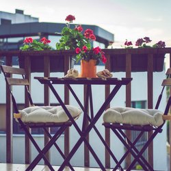 Diese klappbaren Balkonmöbel verwandeln jeden Mini-Balkon in eine Wohlfühloase