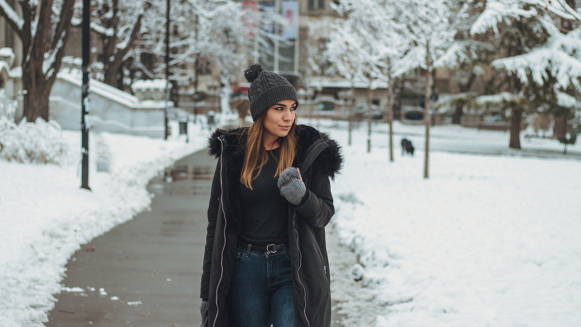 Bei-frostigen-Temperaturen-So-tr-gst-du-Jeans-im-Winter-richtig