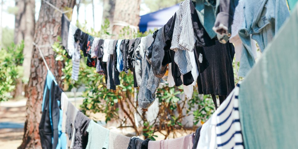 Taschentuch mitgewaschen: So wird die Wäsche wieder fusselfrei