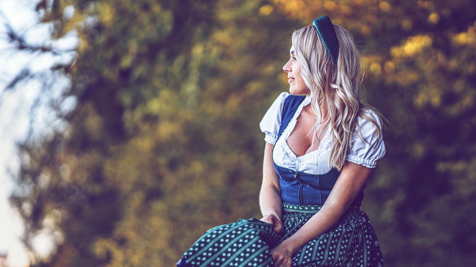 Dirndl-Dekollet-So-zauberst-du-dir-den-perfekten-Ausschnitt-der-zu-dir-passt