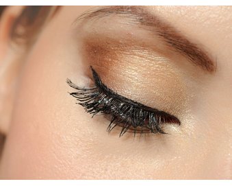 Künstliche Wimpern selbst geklebt Künstliche Wimpern selbst geklebt
