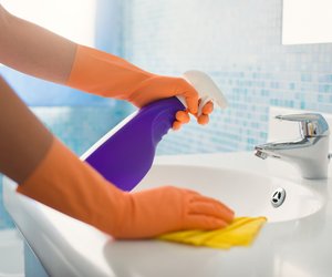 Waschbecken reinigen: Mit diesen drei Hausmitteln kein Problem