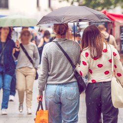 Typisch deutsche Kleidung: Stimmen die Klischees über unseren Kleiderschrank?