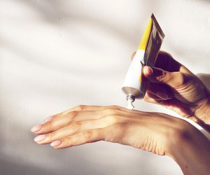„Sehr gut“ laut Öko-Test: Diese 3-Euro-Handcreme darf jetzt in keiner Handtasche fehlen 