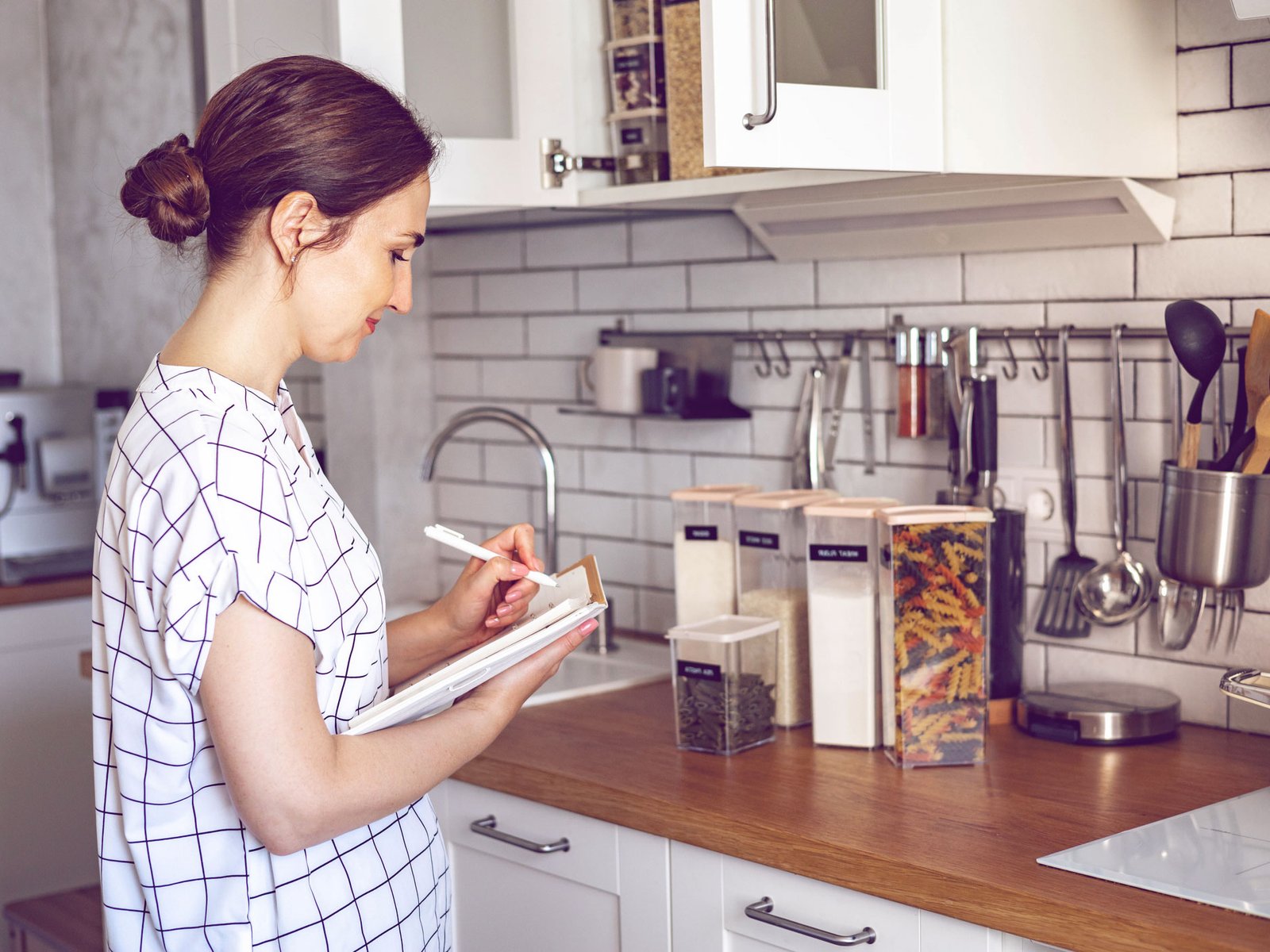 Lebensmittel richtig lagern: 11 Tipps, wie Sie Vorräte in der Küche  verstauen