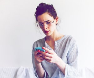 Zornesfalte loswerden: Diese 6 effektiven Methoden helfen