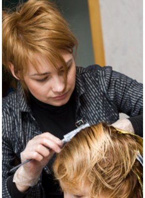 Friseur bei der Arbeit Friseur bei der Arbeit